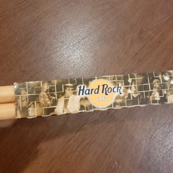 HARD ROCK CAFE HRC Natural Wood Drum Sticks 16" Sacramento. New - Picture 3 of 7